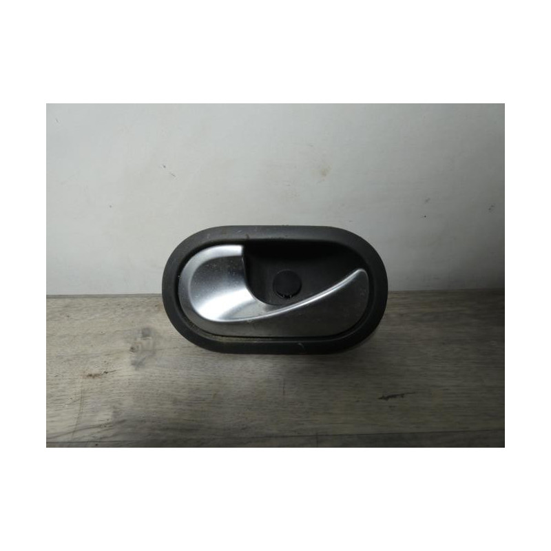 Poignee interieur avant gauche RENAULT MEGANE 2 PHASE 2 d’occasion