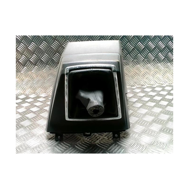 Console central (interieur plastique) TOYOTA COROLLA VERSO 2 PHASE 2 d’occasion