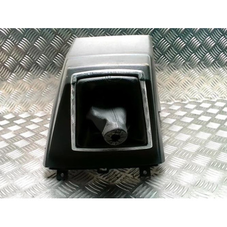 Console central (interieur plastique) TOYOTA COROLLA VERSO 2 PHASE 2 d’occasion