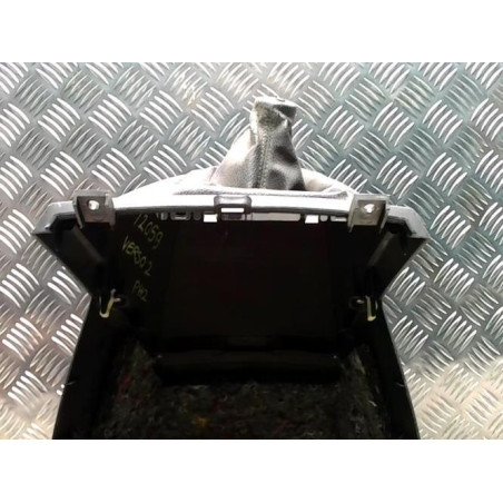 Console central (interieur plastique) TOYOTA COROLLA VERSO 2 PHASE 2 d’occasion