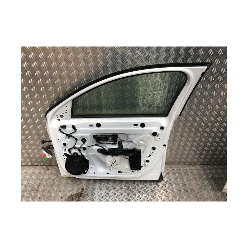 Porte avant droit OPEL CORSA F PHASE 1 d’occasion