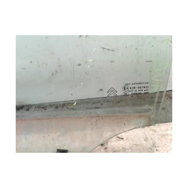 Vitre avant gauche RENAULT CLIO 2 PHASE 1 d’occasion