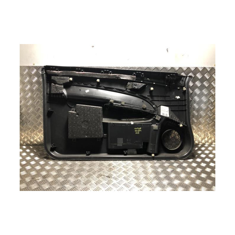 Panneau de porte avant droit SUZUKI SWIFT 4 d’occasion