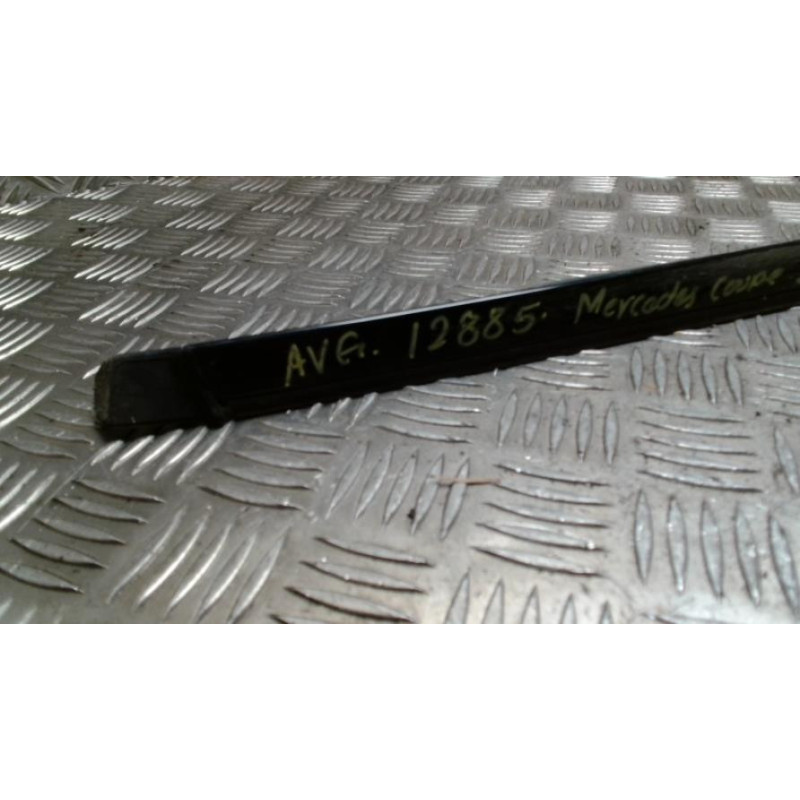 Baguette de porte avant gauche MERCEDES CLASSE C 203 COUPE SPORT PHASE 1 d’occasion