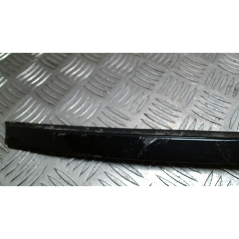 Baguette de porte avant gauche MERCEDES CLASSE C 203 COUPE SPORT PHASE 1 d’occasion