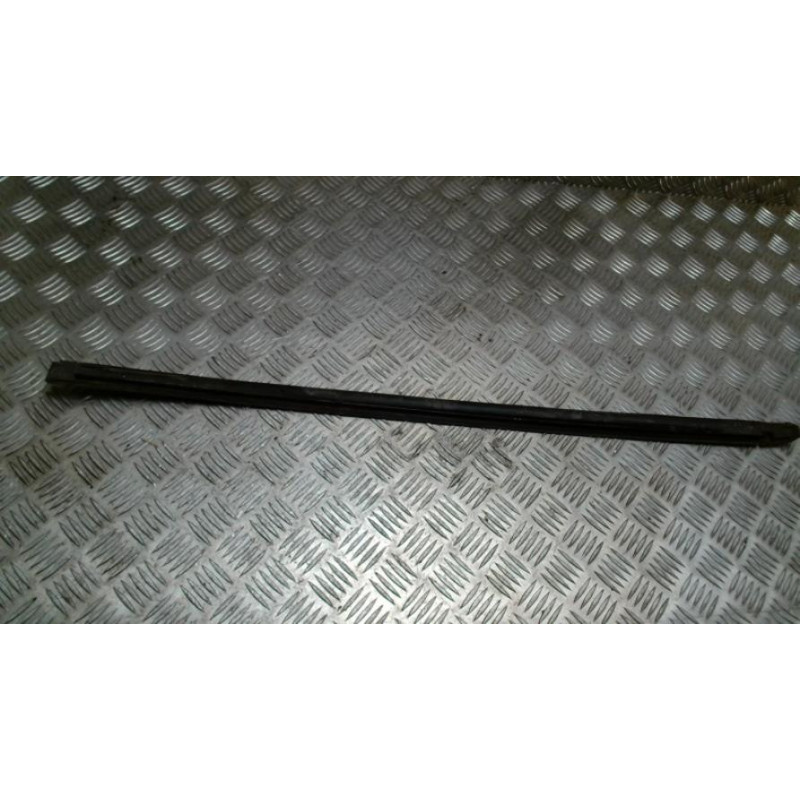 Baguette de porte avant gauche MERCEDES CLASSE C 203 COUPE SPORT PHASE 1 d’occasion