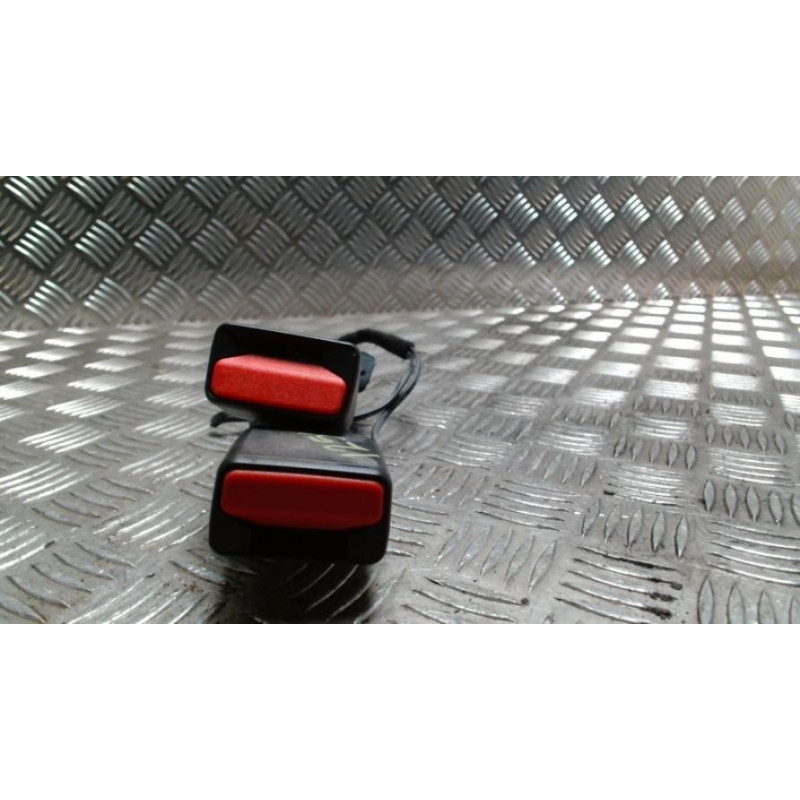 Attache ceinture arriere gauche RENAULT CLIO 5 PHASE 1 d’occasion