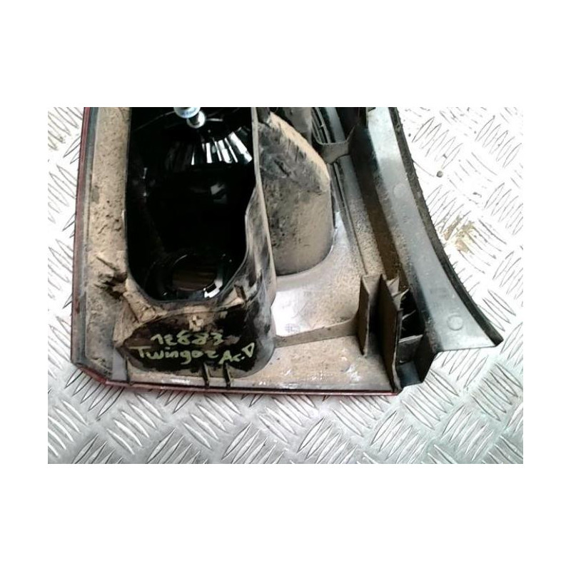 Feu arriere principal droit (feux) RENAULT TWINGO 2 PHASE 1 d’occasion