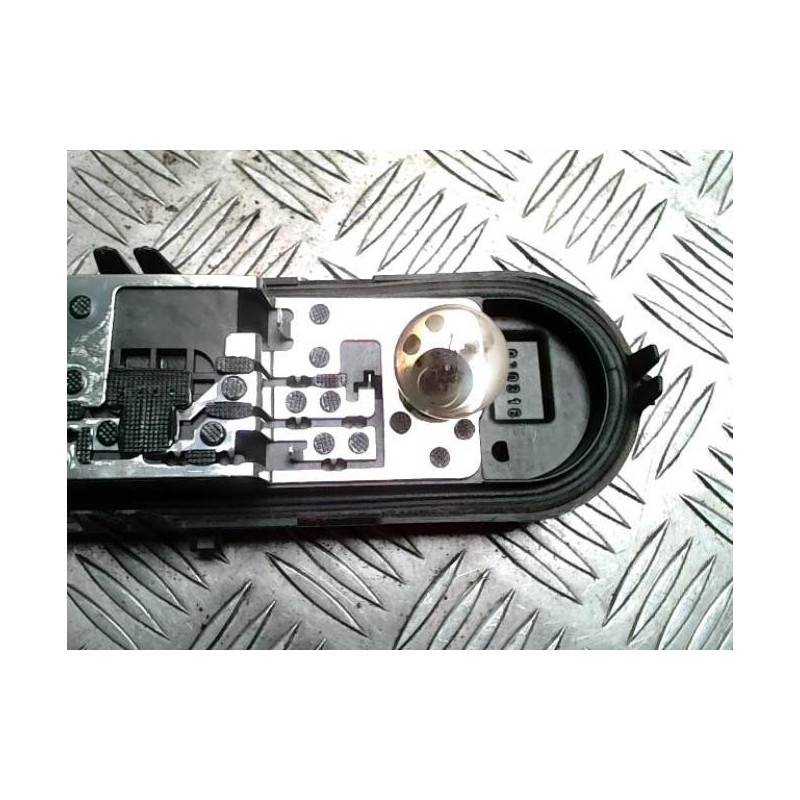 Platine feu arriere droit PEUGEOT 5008 1 PHASE 1 d’occasion
