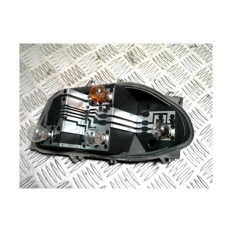 Platine feu arriere gauche RENAULT CLIO 3 PHASE 1 d’occasion