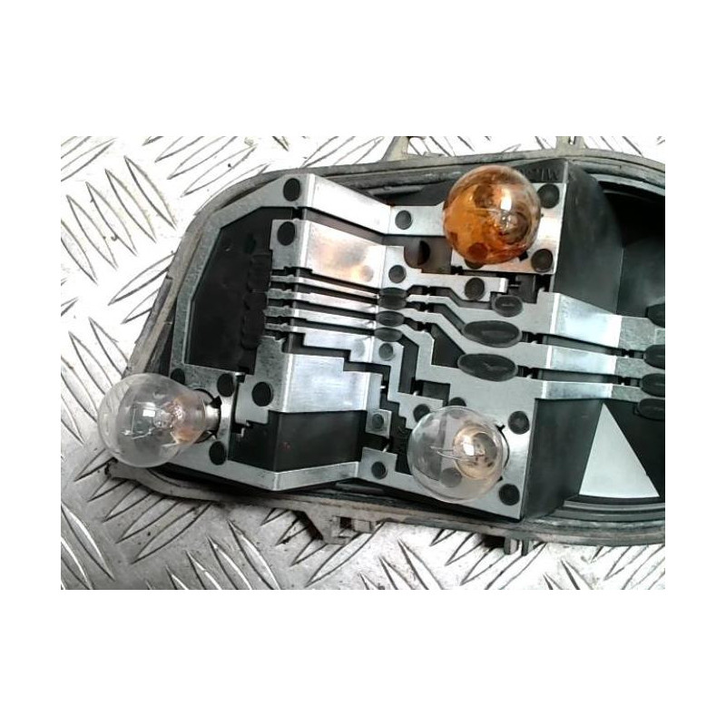 Platine feu arriere gauche RENAULT CLIO 3 PHASE 1 d’occasion