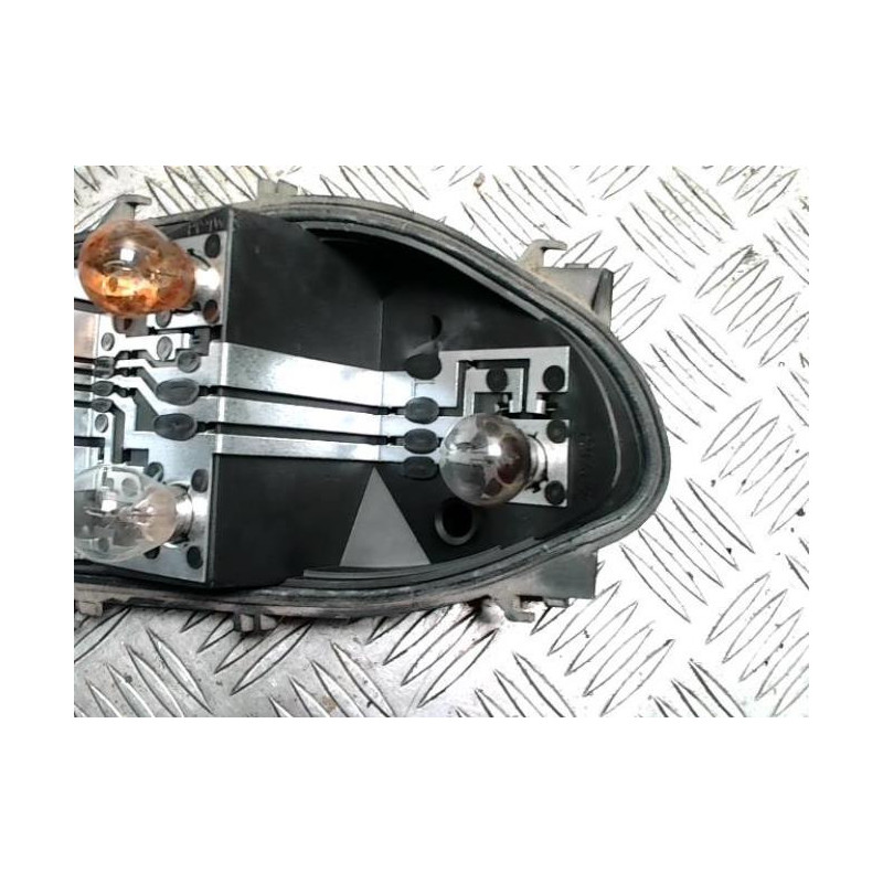 Platine feu arriere gauche RENAULT CLIO 3 PHASE 1 d’occasion