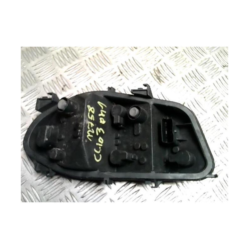 Platine feu arriere gauche RENAULT CLIO 3 PHASE 1 d’occasion