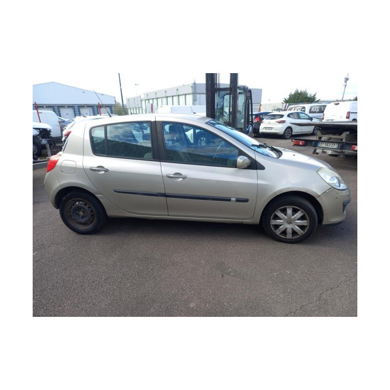Platine feu arriere gauche RENAULT CLIO 3 PHASE 1 d’occasion