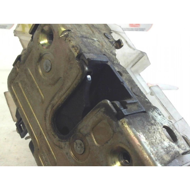 Serrure avant gauche RENAULT MEGANE I PHASE 1 d’occasion