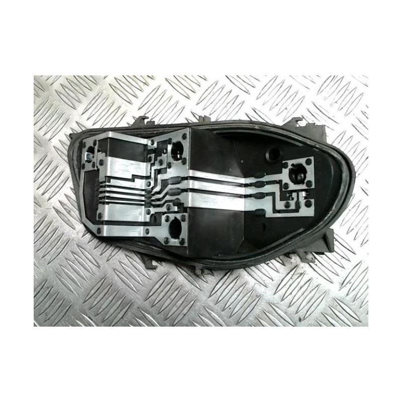 Platine feu arriere droit RENAULT CLIO 3 PHASE 1 d’occasion