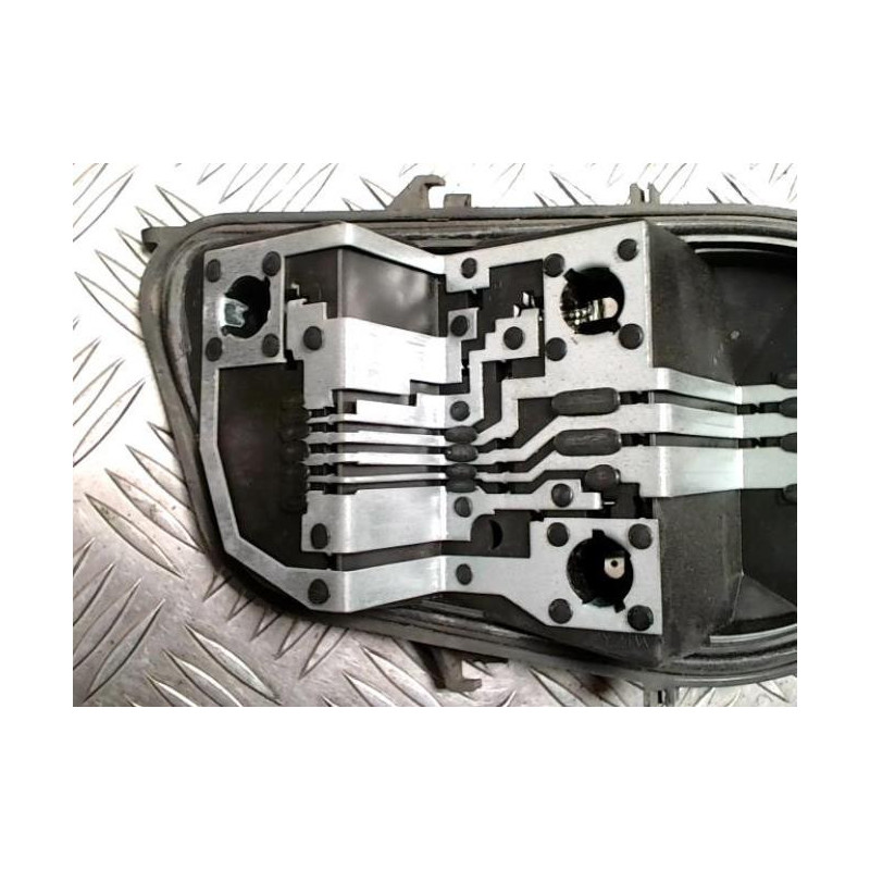 Platine feu arriere droit RENAULT CLIO 3 PHASE 1 d’occasion
