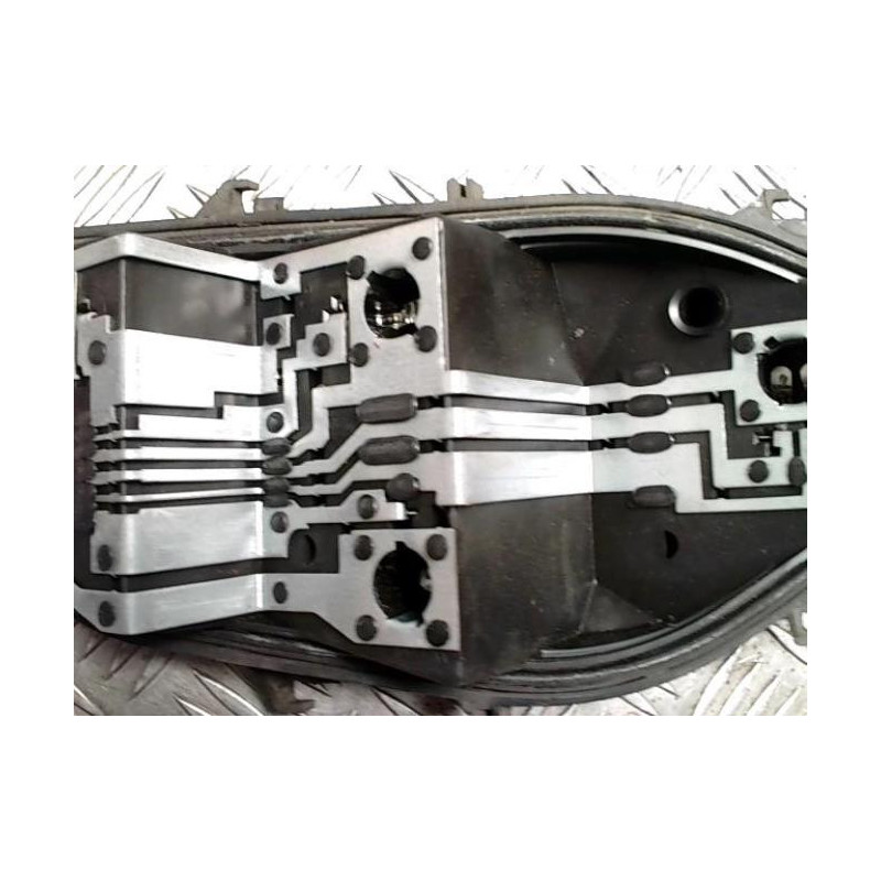 Platine feu arriere droit RENAULT CLIO 3 PHASE 1 d’occasion