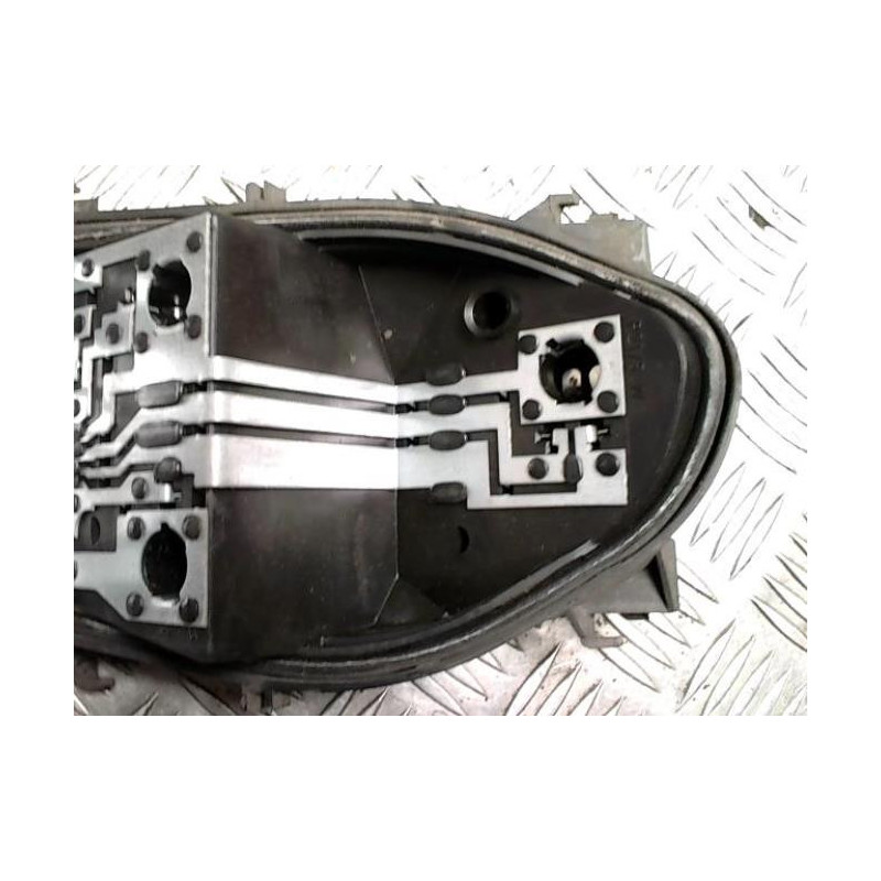 Platine feu arriere droit RENAULT CLIO 3 PHASE 1 d’occasion
