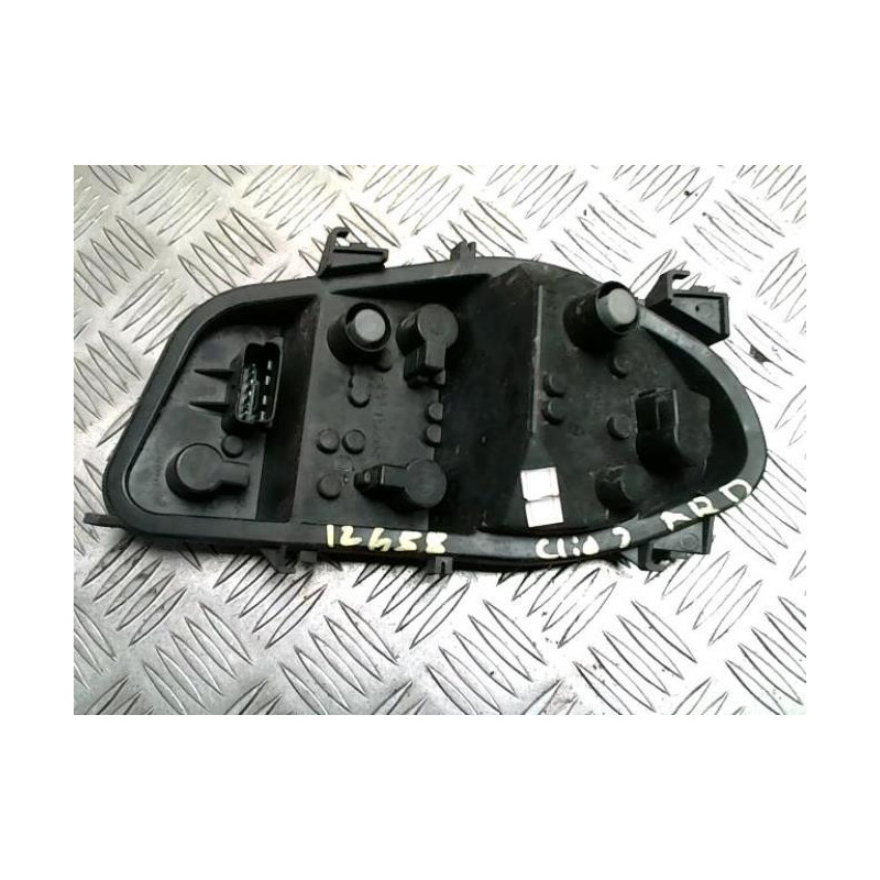 Platine feu arriere droit RENAULT CLIO 3 PHASE 1 d’occasion