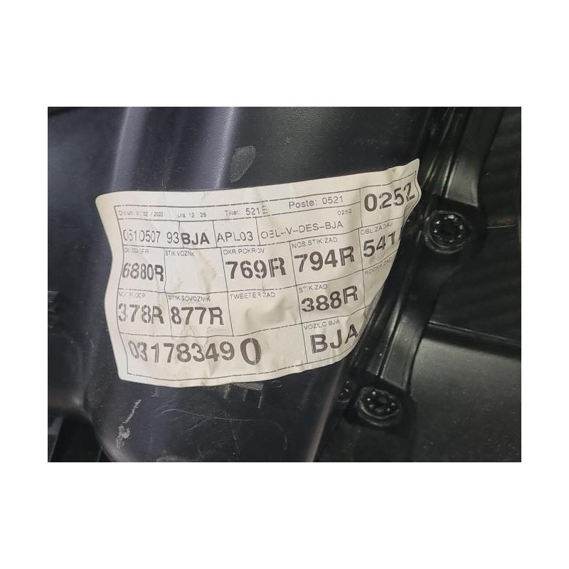Panneau de porte avant droit RENAULT CLIO 5 PHASE 1 d’occasion