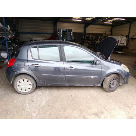 Pare choc arriere RENAULT CLIO 3 PHASE 1 d’occasion