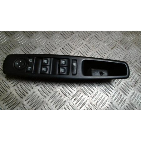 Interrupteur de leve vitre avant gauche RENAULT MEGANE 3 PHASE 1 BREAK d’occasion