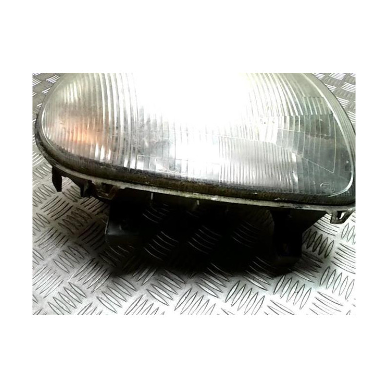 Optique avant principal droit (feux)(phare) RENAULT CLIO 2 PHASE 1 d’occasion