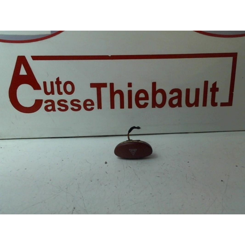 Bouton de warning PEUGEOT 206 PH1 BERLINE (2A/C/H/J) STE d’occasion