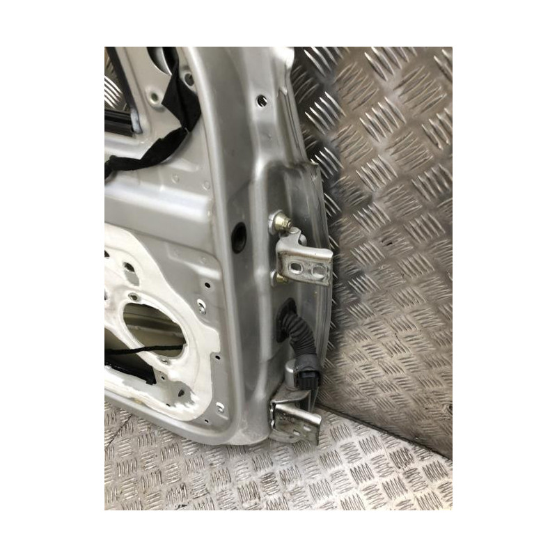 Porte avant gauche RENAULT CLIO 3 PHASE 1 d’occasion