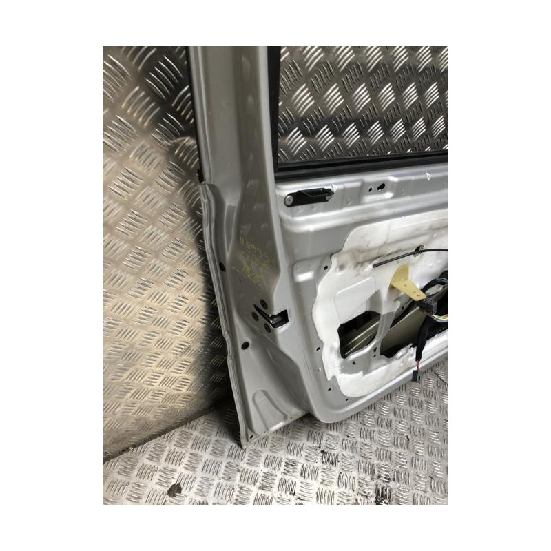 Porte avant gauche RENAULT CLIO 3 PHASE 1 d’occasion