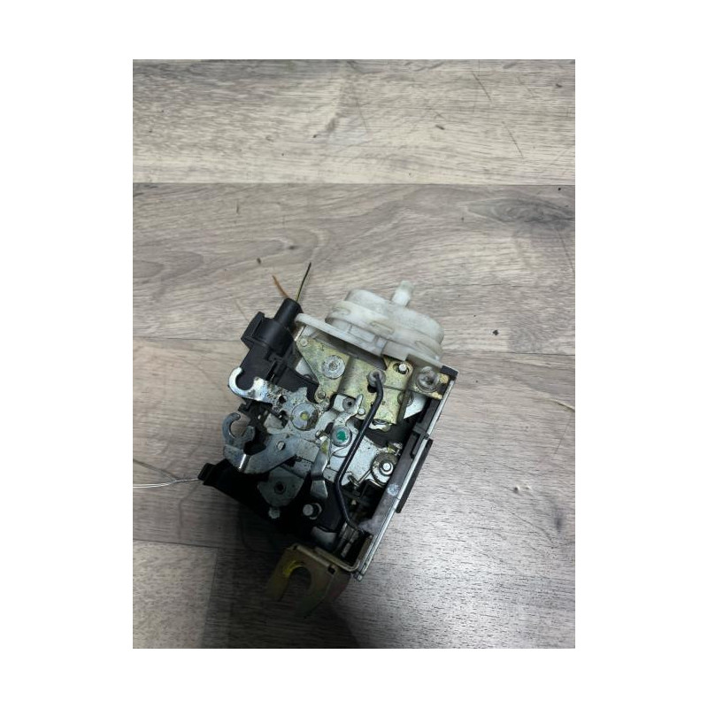 Serrure avant droit AUDI A8 1 PHASE 1 d’occasion