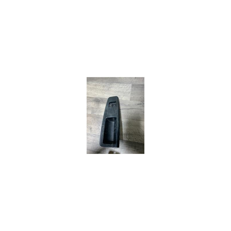 Interrupteur de leve vitre avant gauche VOLKSWAGEN POLO 4 PHASE 1 d’occasion