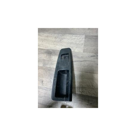 Interrupteur de leve vitre avant gauche VOLKSWAGEN POLO 4 PHASE 1 d’occasion