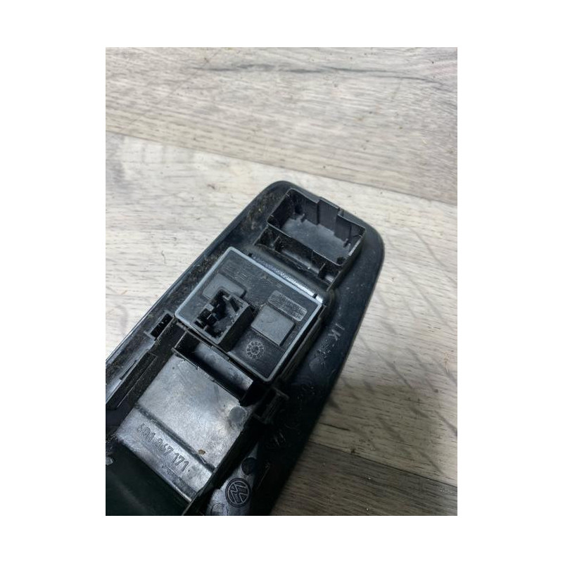 Interrupteur de leve vitre avant gauche VOLKSWAGEN POLO 4 PHASE 1 d’occasion