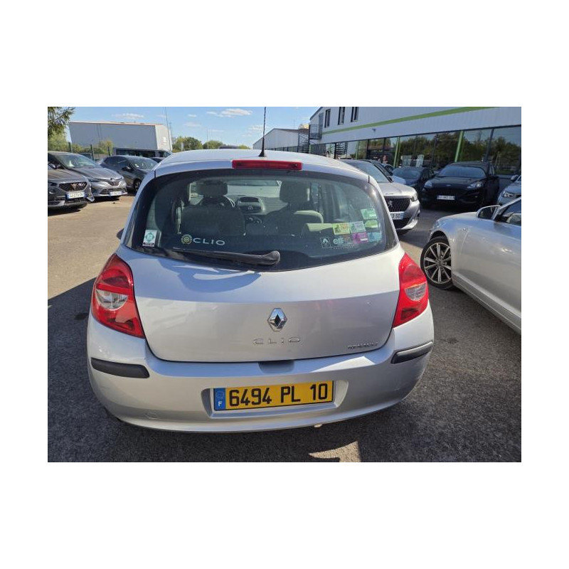 Renfort pare choc arriere (traverse) RENAULT CLIO 3 PHASE 1 d’occasion