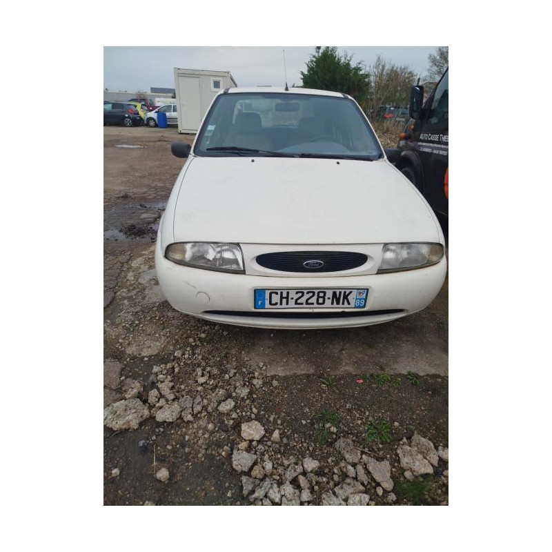 Pare choc avant FORD FIESTA 4 PHASE 1 d’occasion