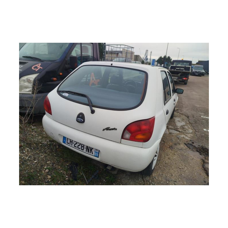 Pare choc avant FORD FIESTA 4 PHASE 1 d’occasion