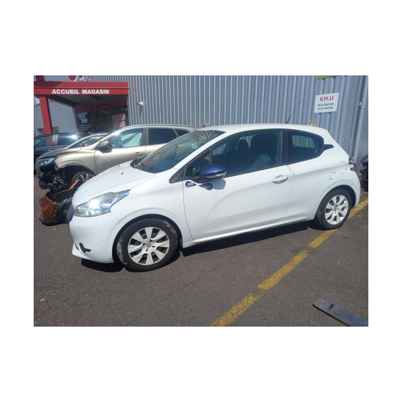 Pare boue avant droit PEUGEOT 208 1 PHASE 1 d’occasion