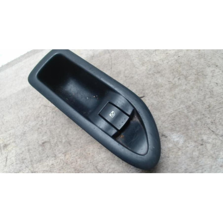 Interrupteur de leve vitre arriere droit RENAULT LAGUNA 2 PHASE 2 BREAK d’occasion