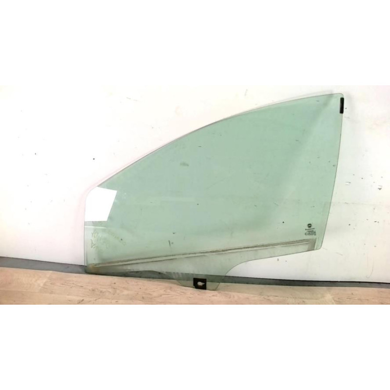 Vitre avant gauche FIAT PUNTO EVO 3 d’occasion