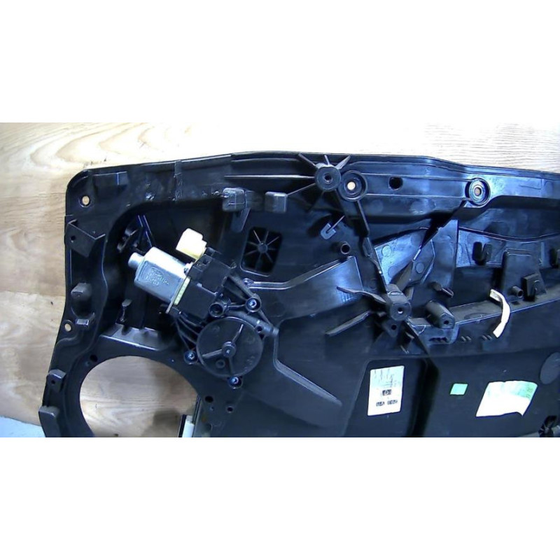 Leve vitre electrique avant droit FORD FIESTA 6 PHASE 1 d’occasion