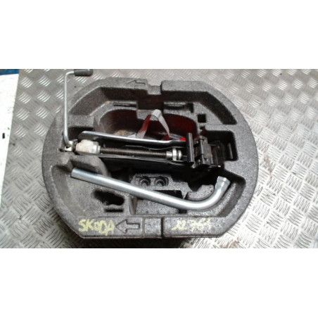 Cric (Ensemble depannage) SKODA FABIA 2 PHASE 2 d’occasion