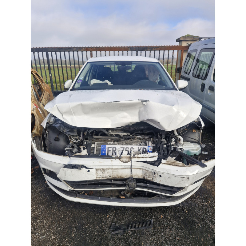 Support de pare chocs arriere VOLKSWAGEN POLO 6 PHASE 1 d’occasion