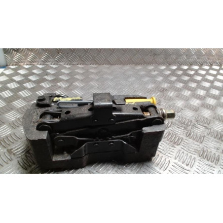 Cric (Ensemble depannage) FORD FIESTA 6 PHASE 1 d’occasion
