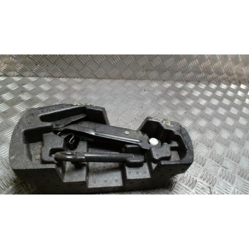 Cric (Ensemble depannage) CITROEN C1 2 d’occasion
