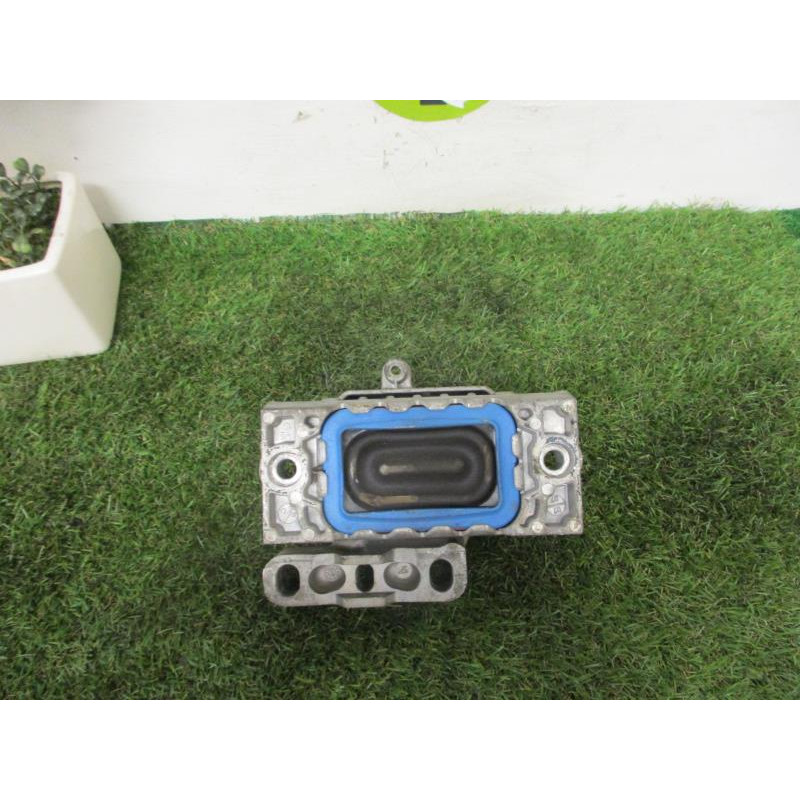 Support moteur droit VOLKSWAGEN GOLF V d’occasion