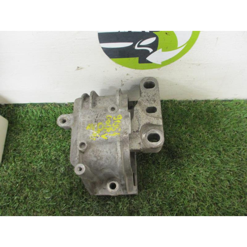 Support moteur droit VOLKSWAGEN GOLF V d’occasion