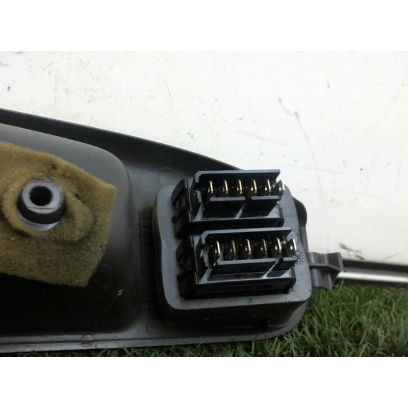 Interrupteur de leve vitre avant gauche RENAULT SCENIC I PHASE 2 d’occasion