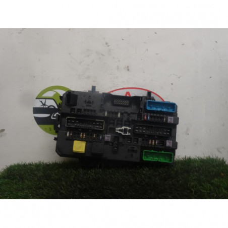 Porte fusible OPEL ASTRA (H) d’occasion